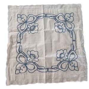 18-in White Cotton Pillow Square Scalloped Edge Blue Cutwork Embroidery Zipper